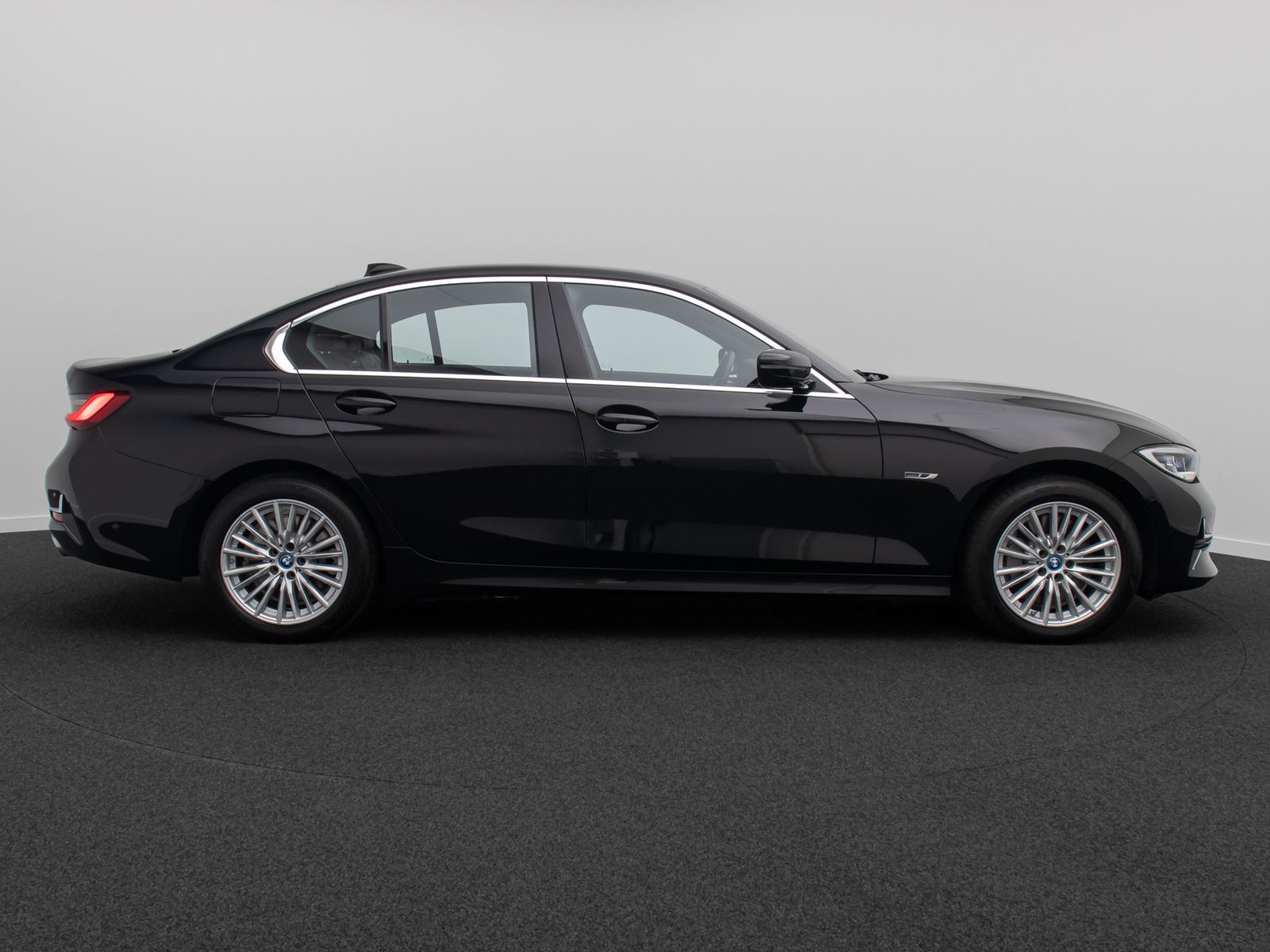 Fahrzeugabbildung BMW 330e LuxuryLine Kamera Laser HUD DAB HiFi Komfor