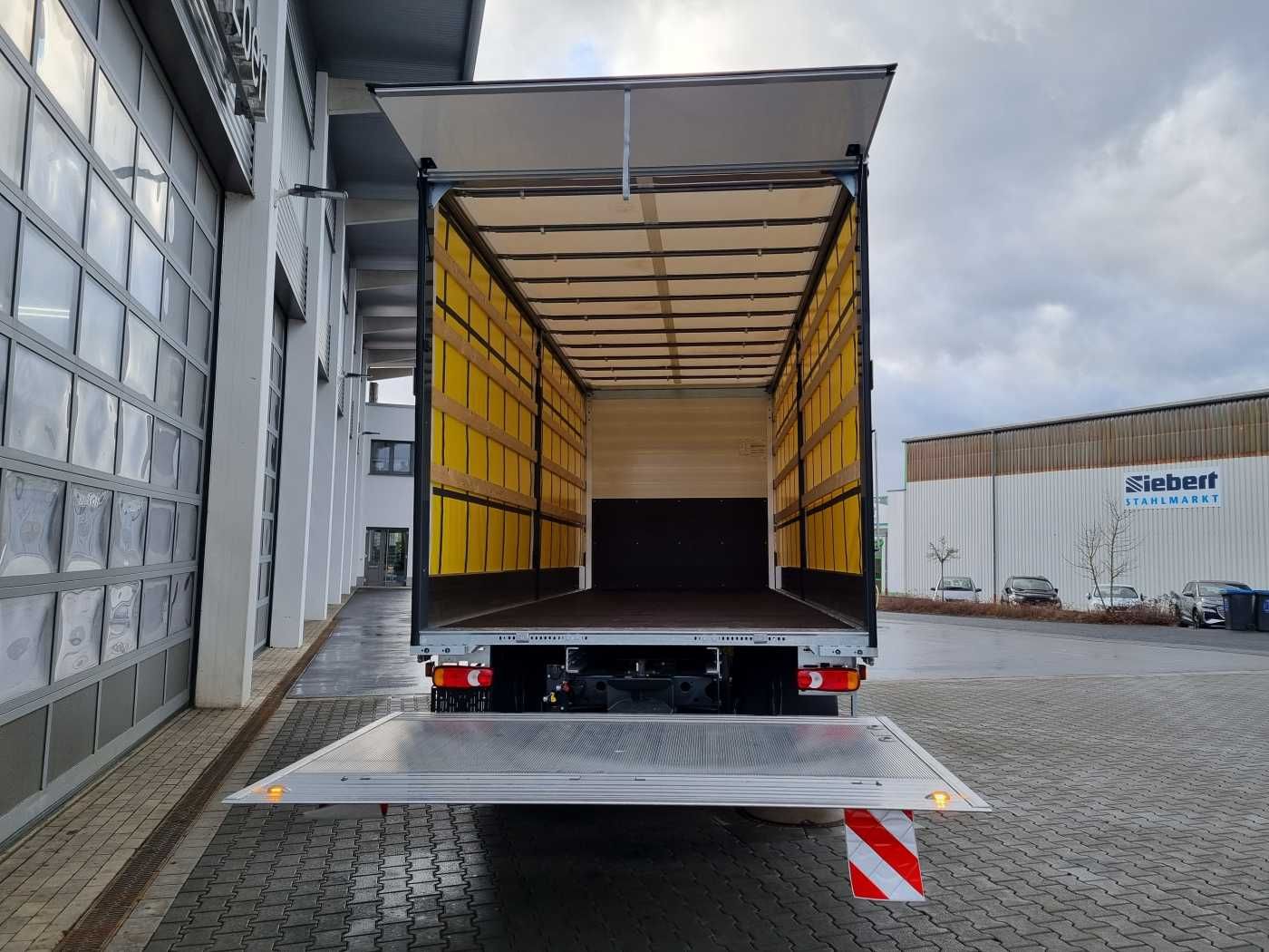 Fahrzeugabbildung Iveco Eurocargo ML180E32/FP Curtainsider + LBW 2x AHK