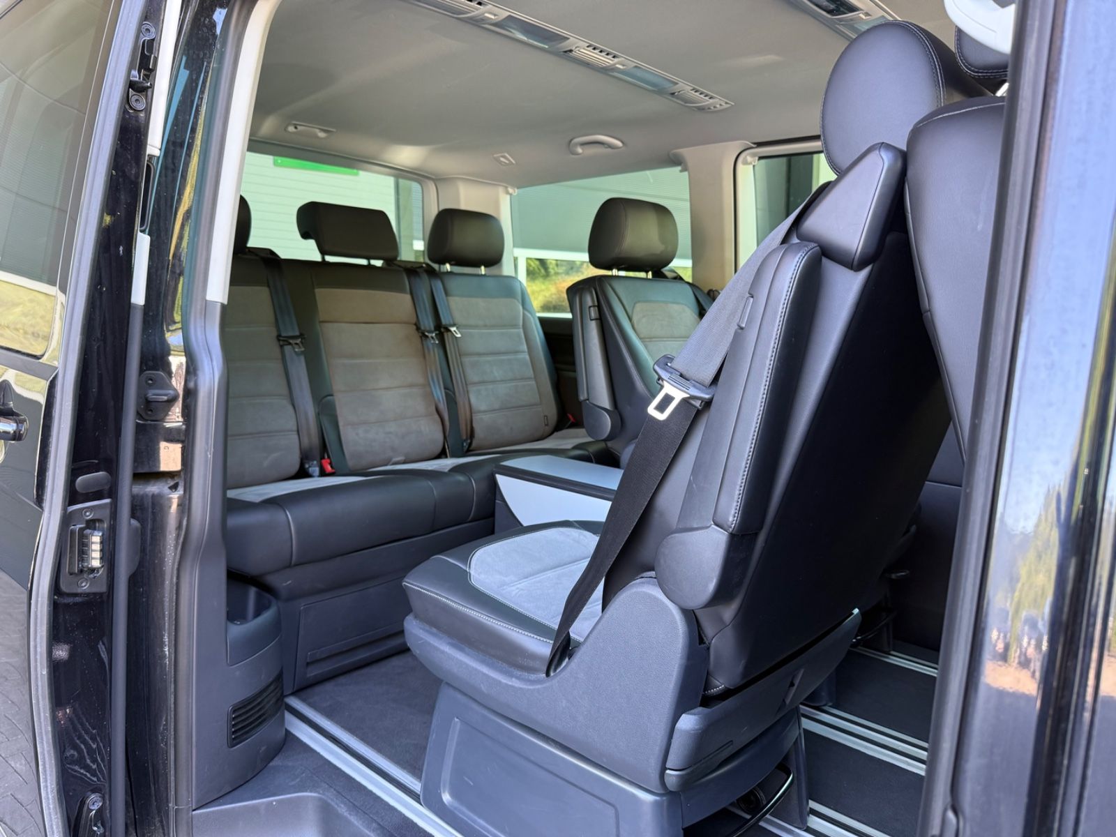 Volkswagen T6.1 Multivan FWD Highline DSG LED App AHK foto 14
