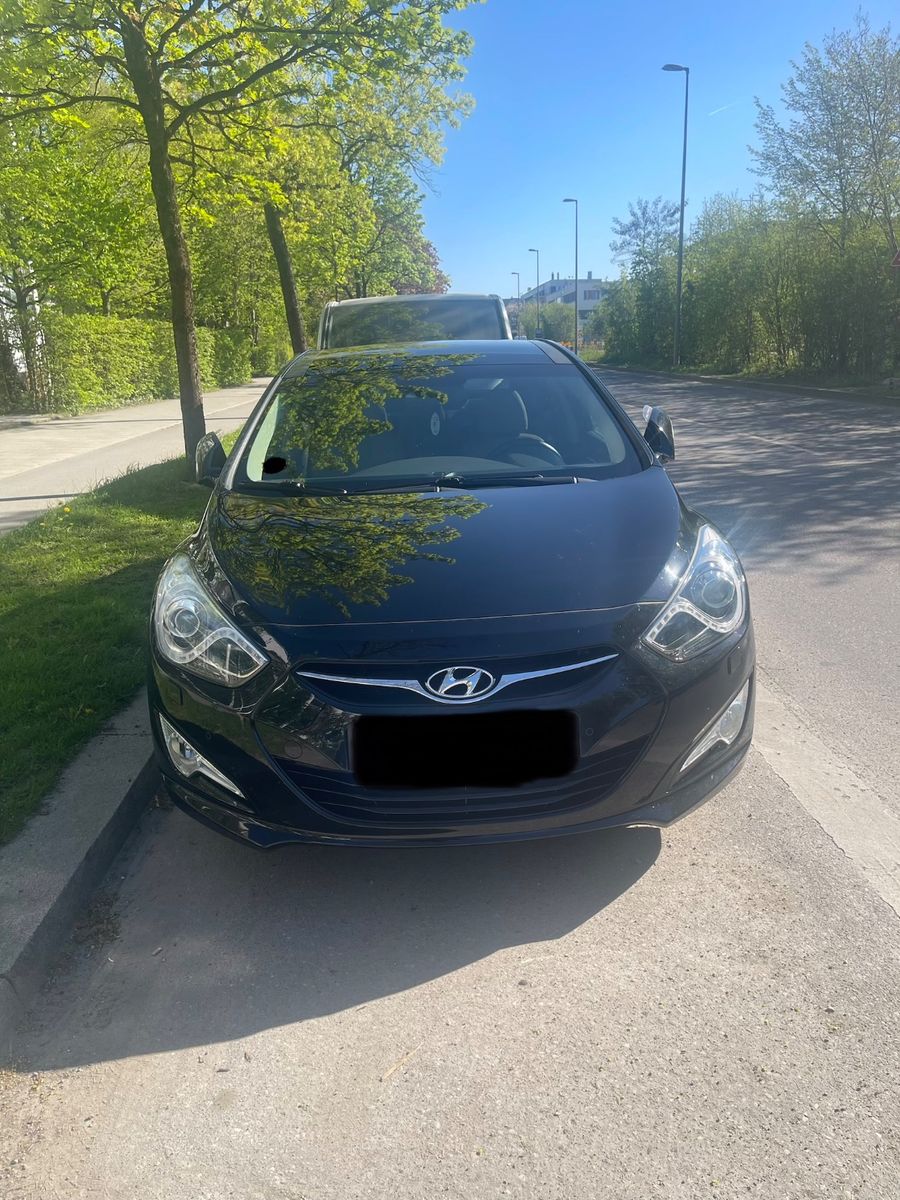 HYUNDAI i40