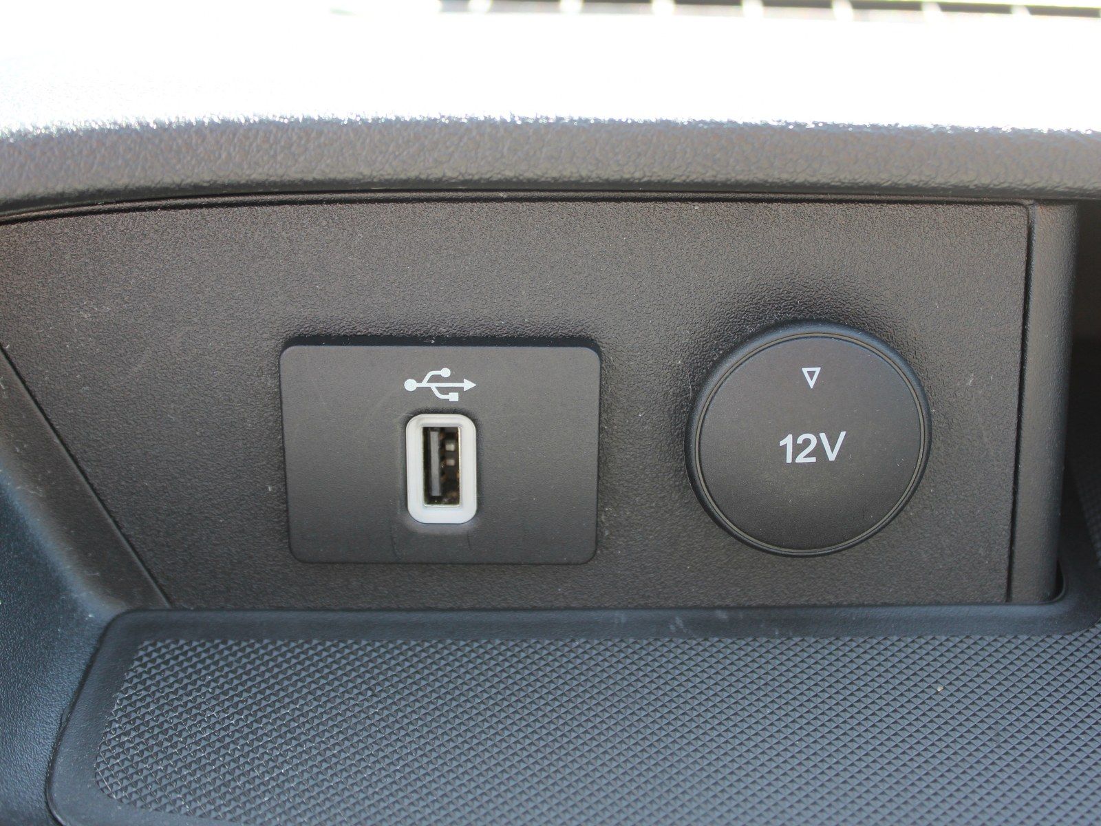 Fahrzeugabbildung Ford Transit Custom 320 L1 Sport 2,0 TDCi