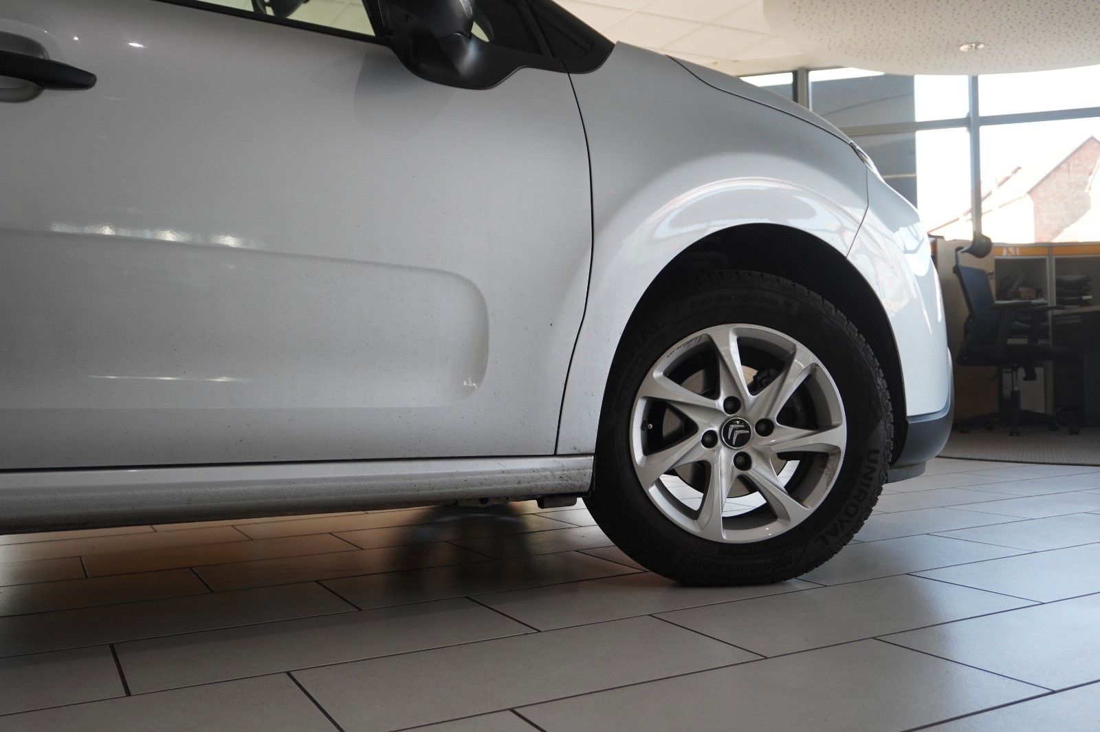 Fahrzeugabbildung Citroën C3 LIM. 1.2 LIVE KLIMA/TEMP./NEBEL/SPORT/USB
