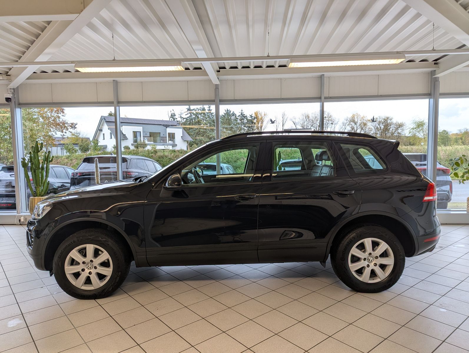 VW Touareg V6 TDI Terrain 4M StHz. Luft Pano AHK - Image 4