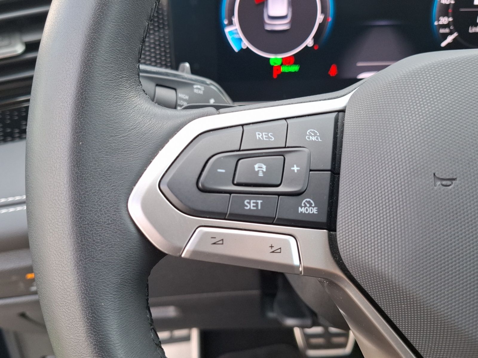 Fahrzeugabbildung Volkswagen Tiguan eTSI Goal LED AHK Navi AID ACC RFK SHZ