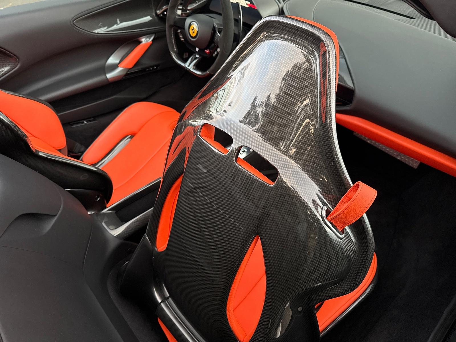 Ferrari SF90 Spider *Embleme*Navi*PDC*Klima*Leder*
