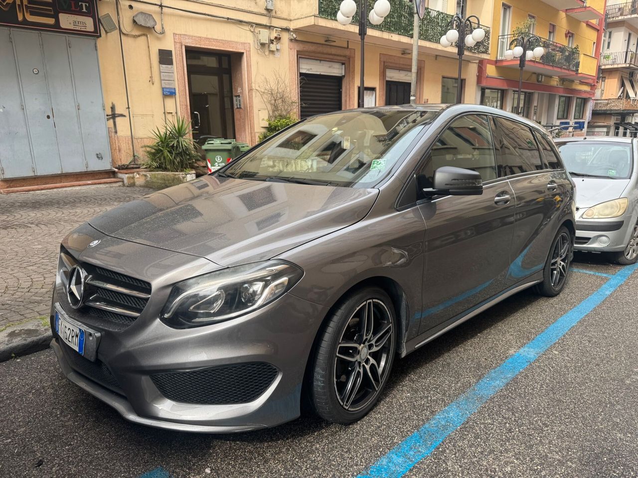 MERCEDES-BENZ B 200