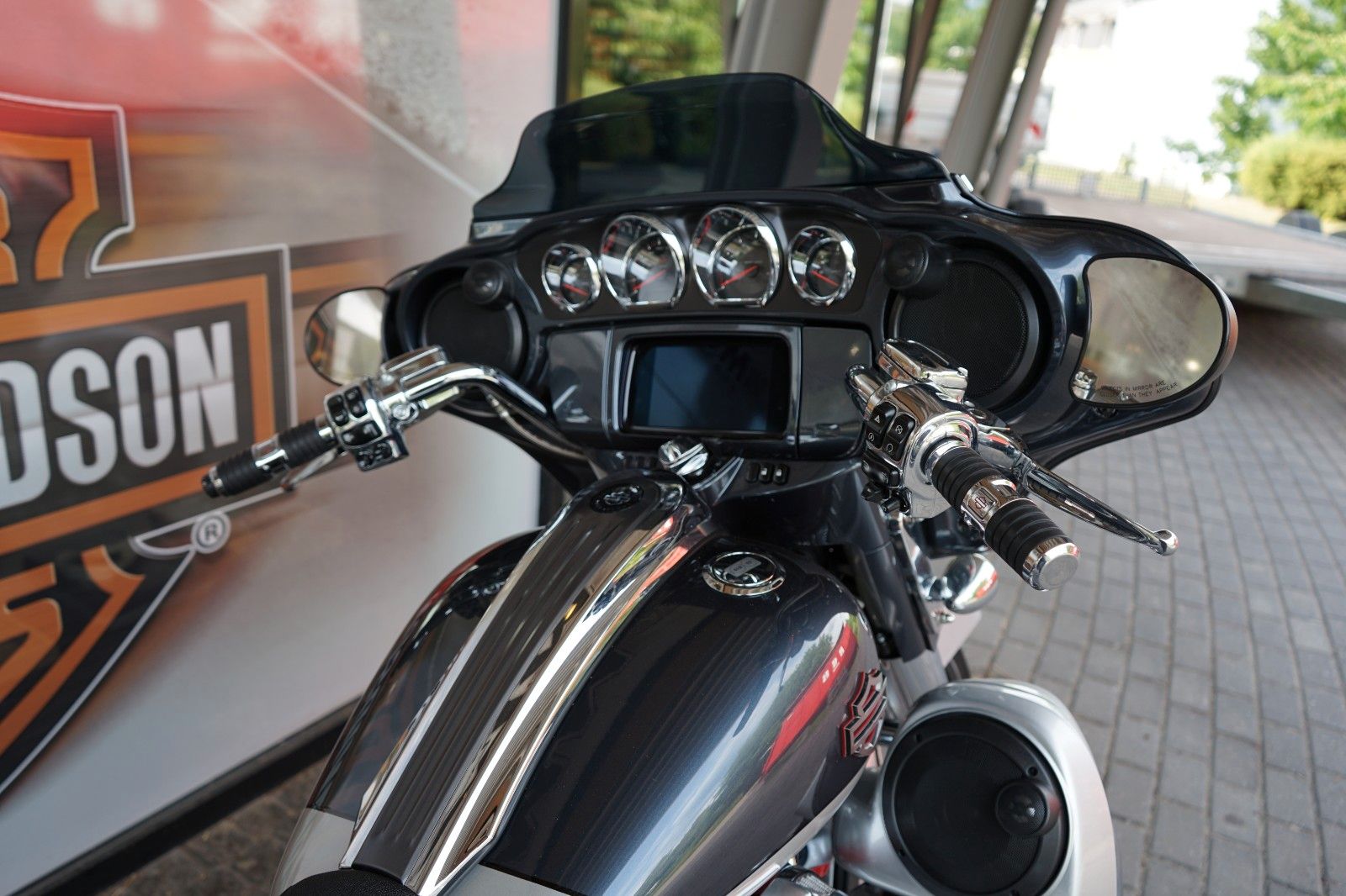 Fahrzeugabbildung Harley-Davidson Street Glide 117 CVO-Neuwertig-Wilbers