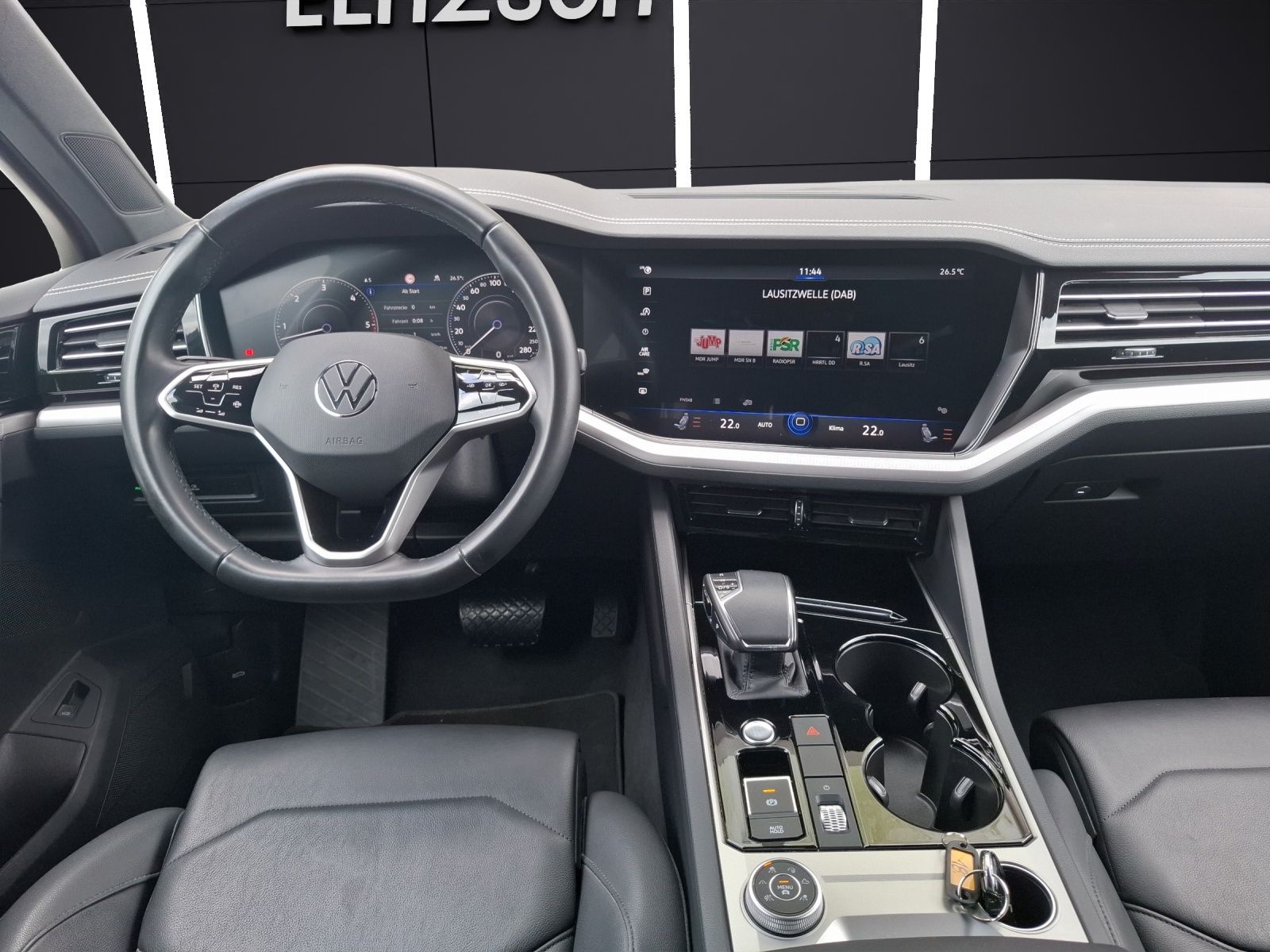 Fahrzeugabbildung Volkswagen Touareg TDI AHK Navi Leder ACC RFK SH 19"