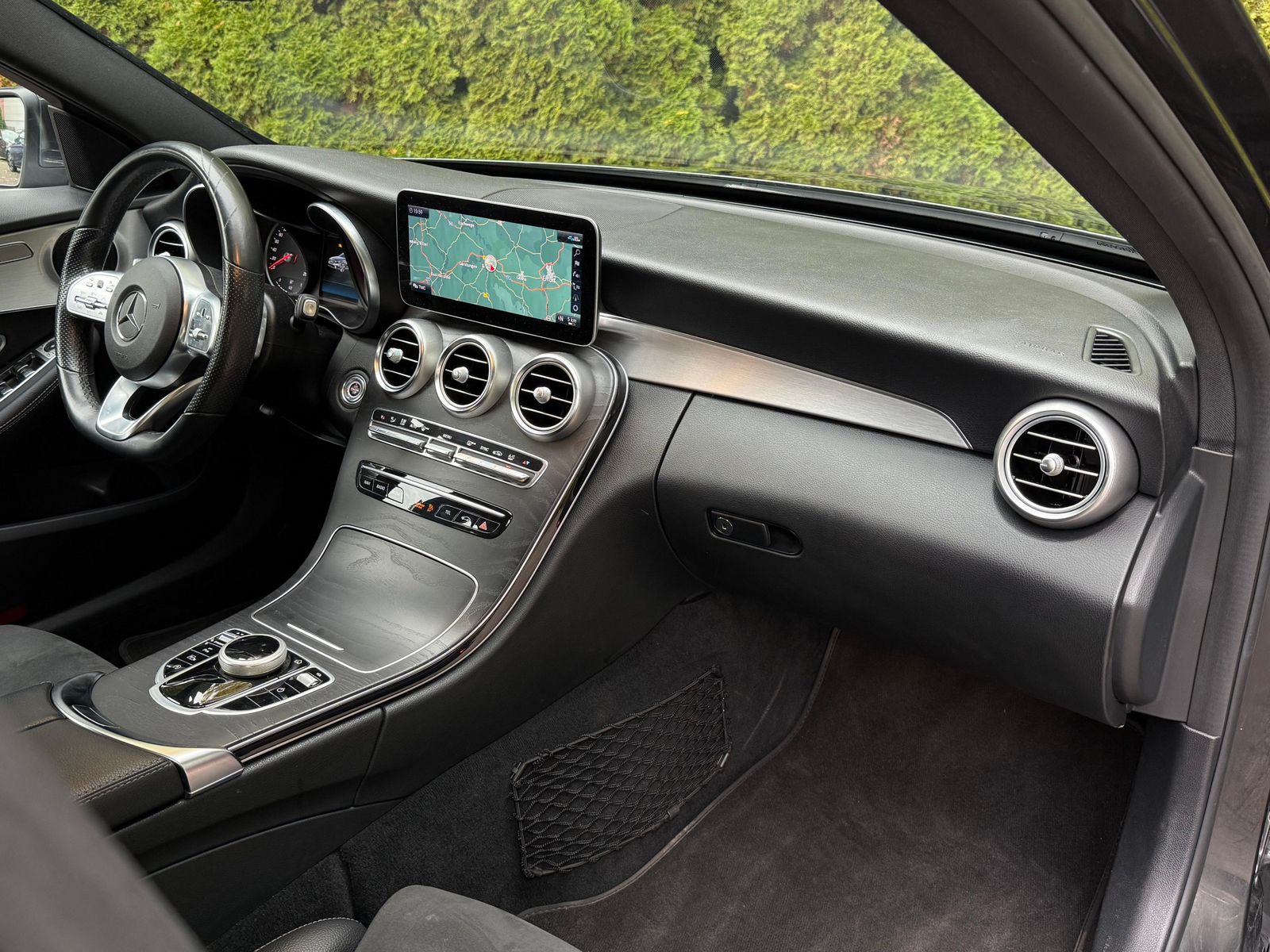Fahrzeugabbildung Mercedes-Benz C 300 d Aut. AMG-Line LED+NAV+SHZ+DIST+KAM+PARK