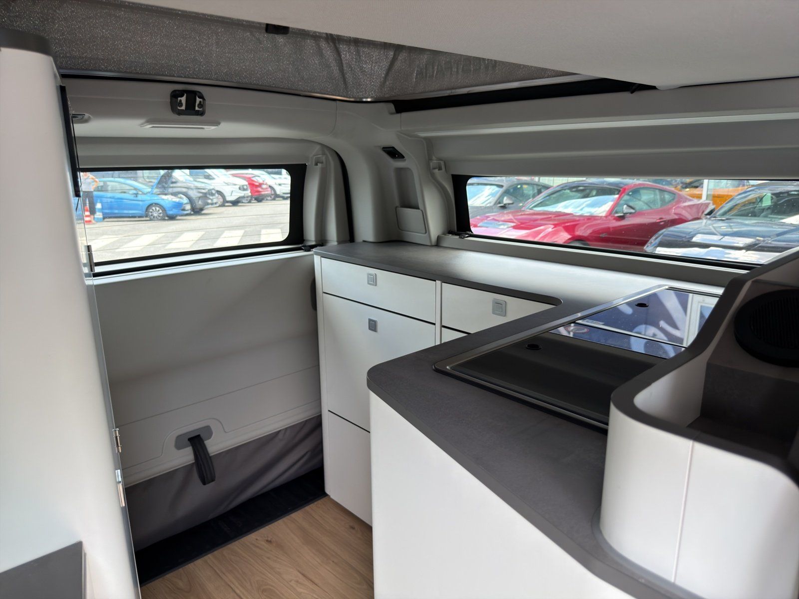 Fahrzeugabbildung Ford Nugget Titanium 320 L2 Markise Großer Schrank