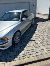 BMW E39 525 i - BMW E39 mit Benzin-Antrieb