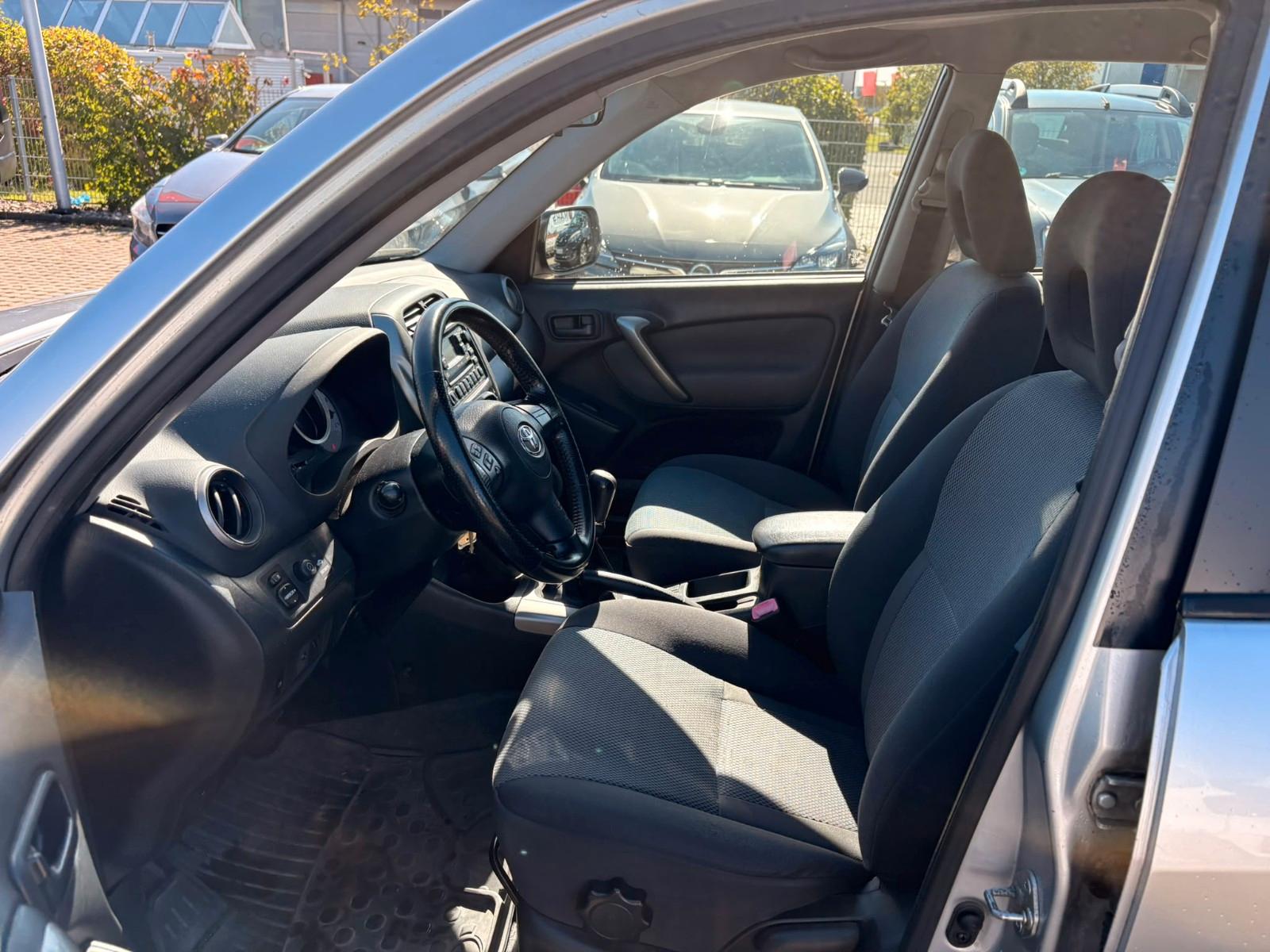TOYOTA RAV4 - 2.0 -150 CV - BVM - VOLANT EN CUIR