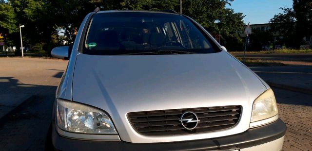 Opel Zafira 1,6 101ps  silber 7Sitzer BJ 02