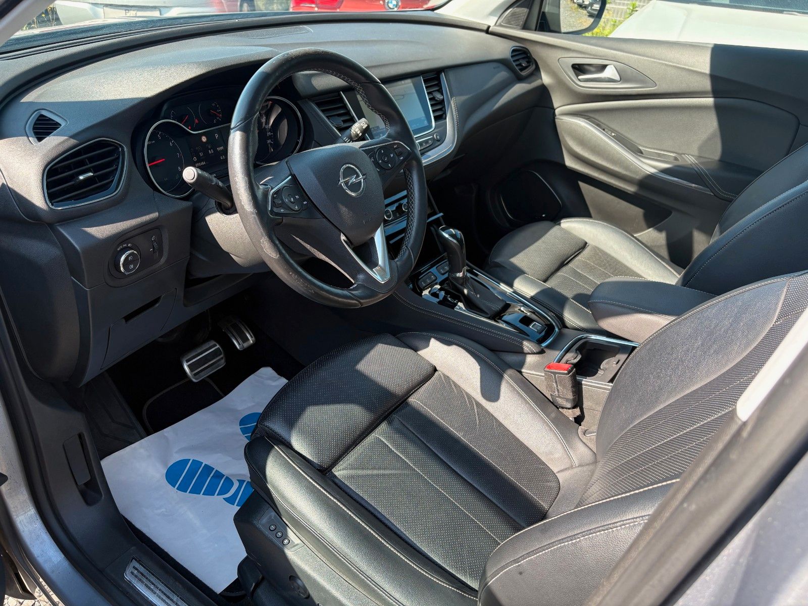 Fahrzeugabbildung Opel Grandland (X) 1.2 Aut. Ultimate Navi Leder Pano