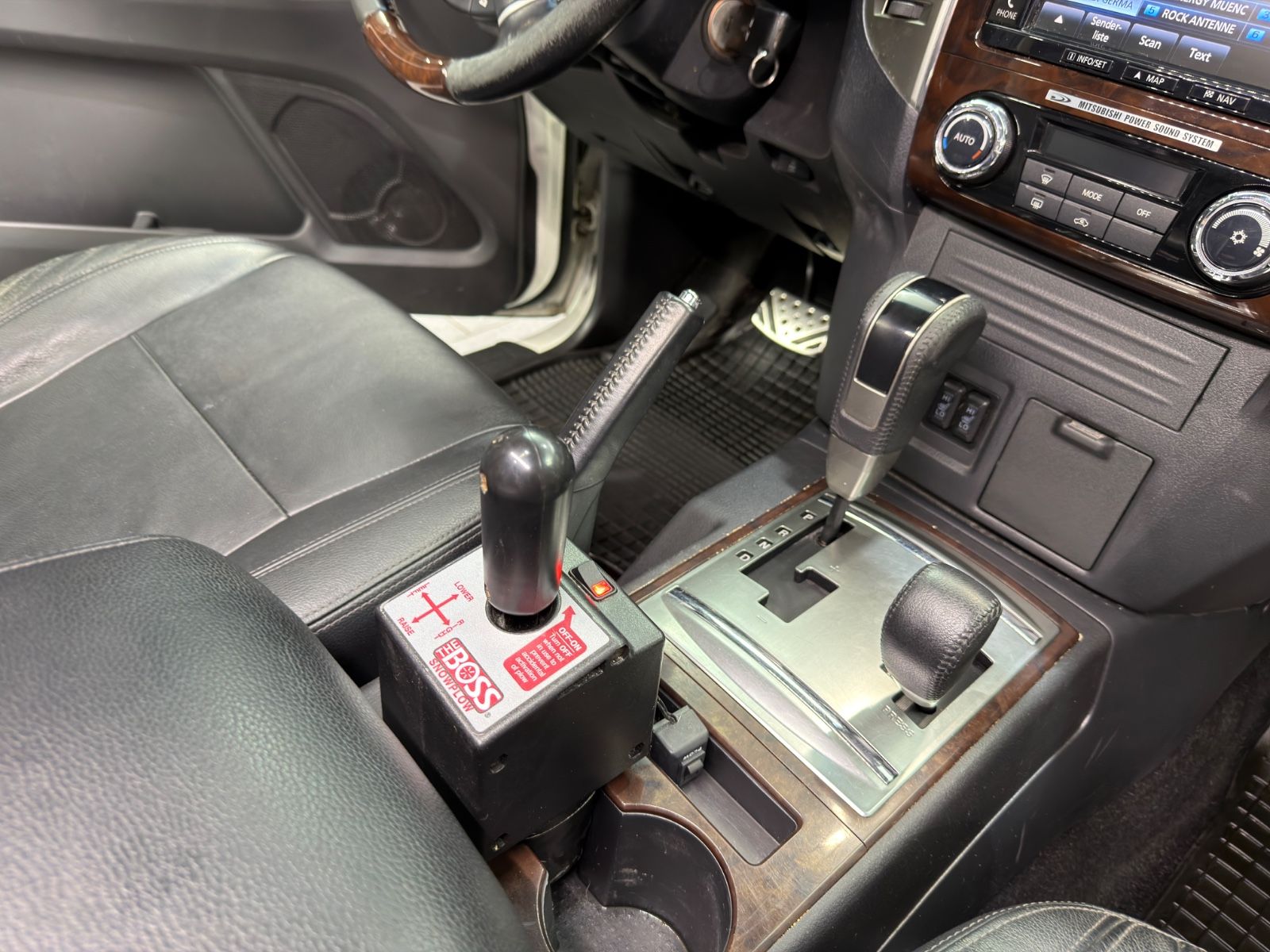 Fahrzeugabbildung Mitsubishi Pajero 3.2 DI-D Top|LEDER|NAVI|SCHNEESCHILD|BOSS