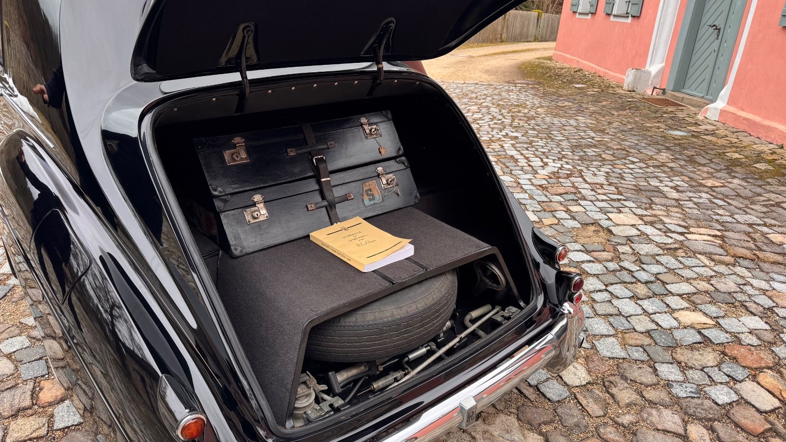 Rolls-Royce Silver Dawn 9