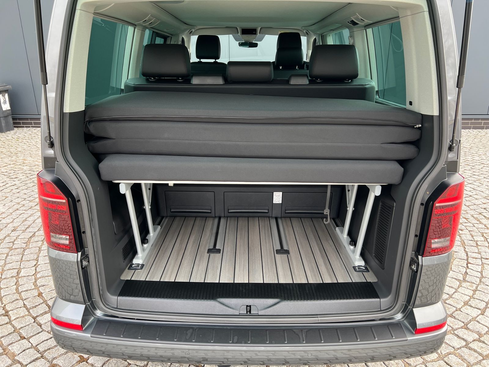 Fahrzeugabbildung Volkswagen T6.1 California Beach Tour Edition 2.0 TDI DSG 4