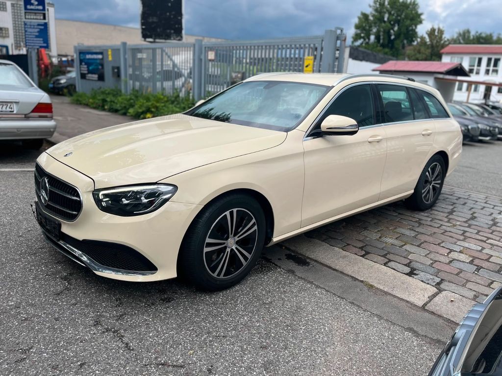 Image of Mercedes-Benz E 220