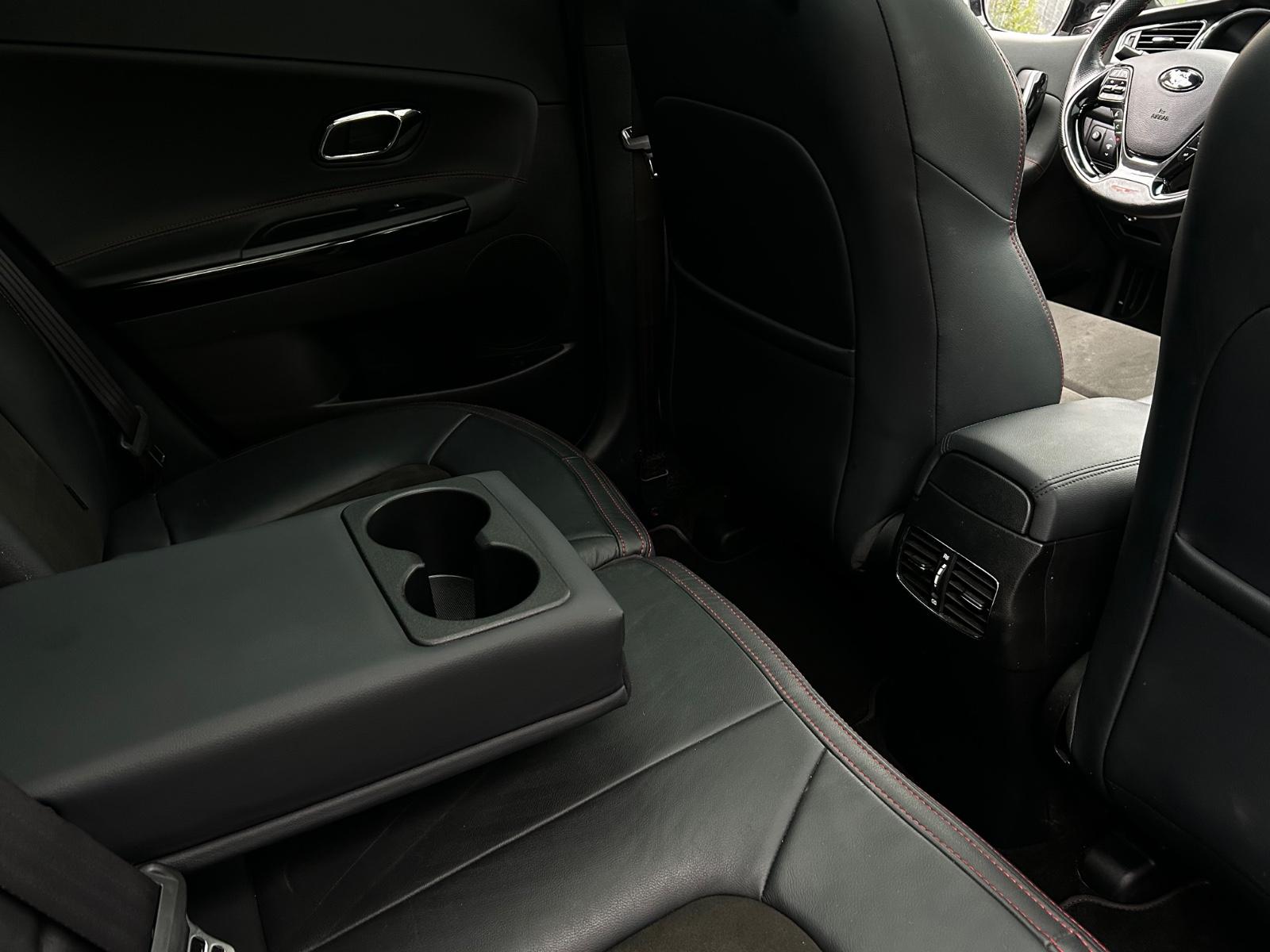 Kia Ceed 1.6 T-GDI GT-Track*PANO*KEYLESS*NAP*RFK*