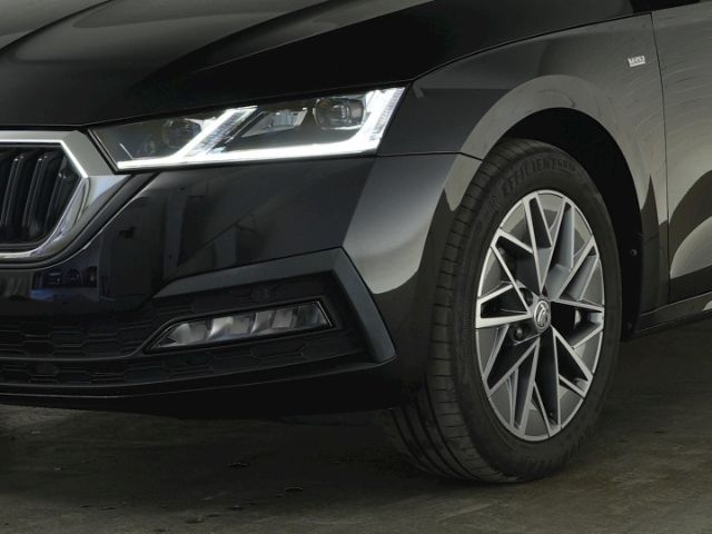 Octavia COMBI TOUR TDI DSG+AHK+KLIMA+NAVI+LED-SC