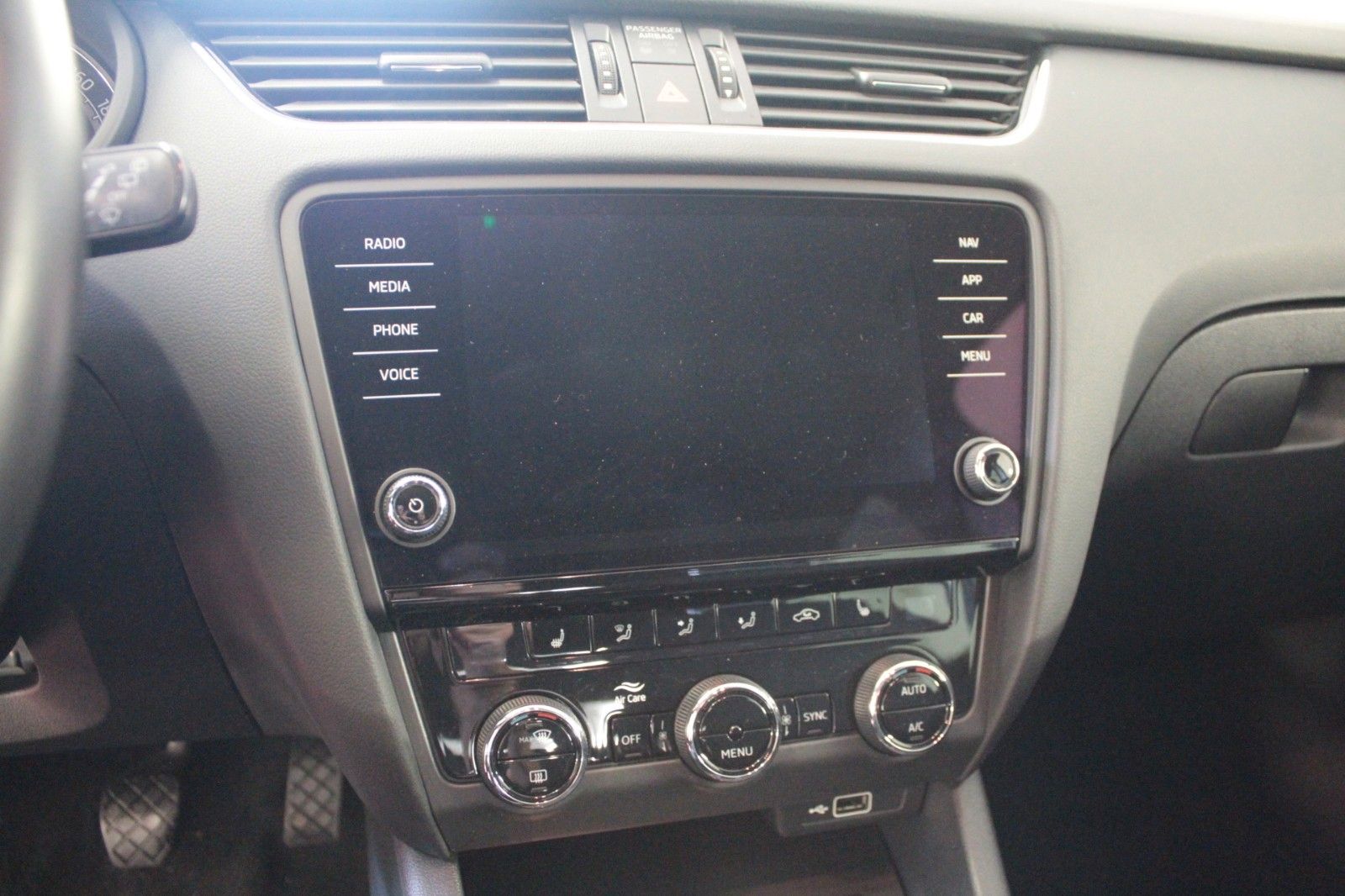 Fahrzeugabbildung SKODA Octavia 1.6 TDI CLEVER Combi  Navigation