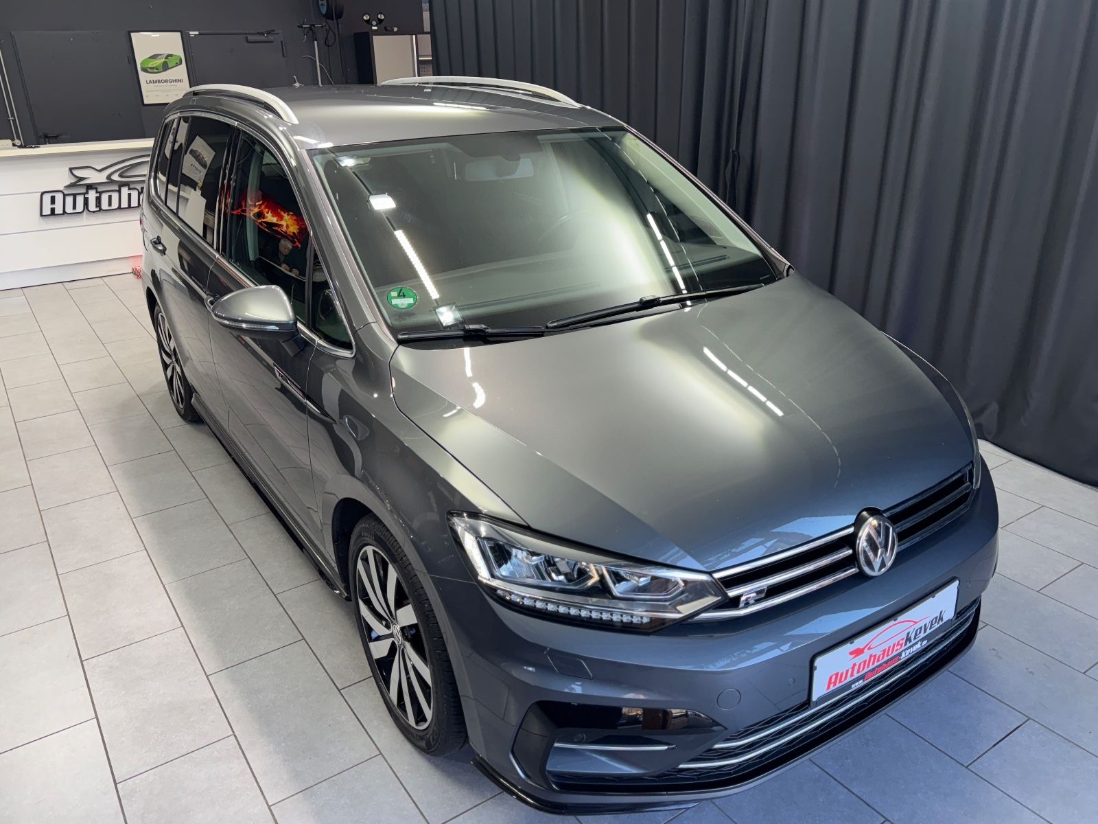 Fahrzeugabbildung Volkswagen Touran Highline|DSG|NAVI|7-SITZER|R-LINE|