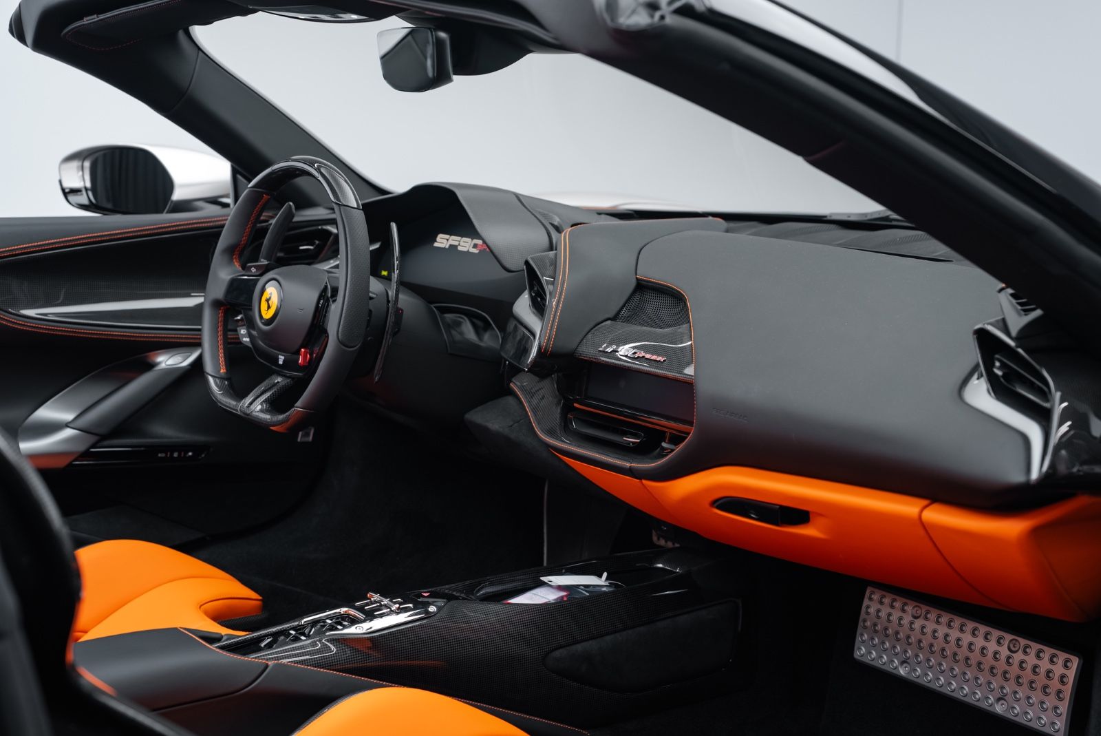 Fahrzeugabbildung Ferrari SF90 Spider FULL CARBON/LIFT/PAINTED SHIELDS