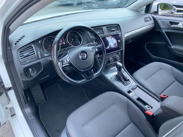 Volkswagen Golf - 11