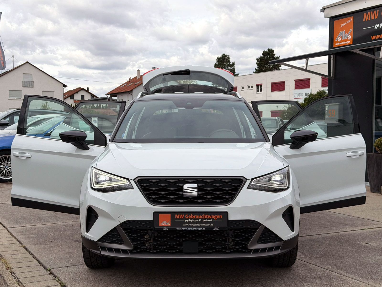 Fahrzeugabbildung SEAT Arona 1.0 TSI DSG FR ACC LED NAV PDC KAM SHZ