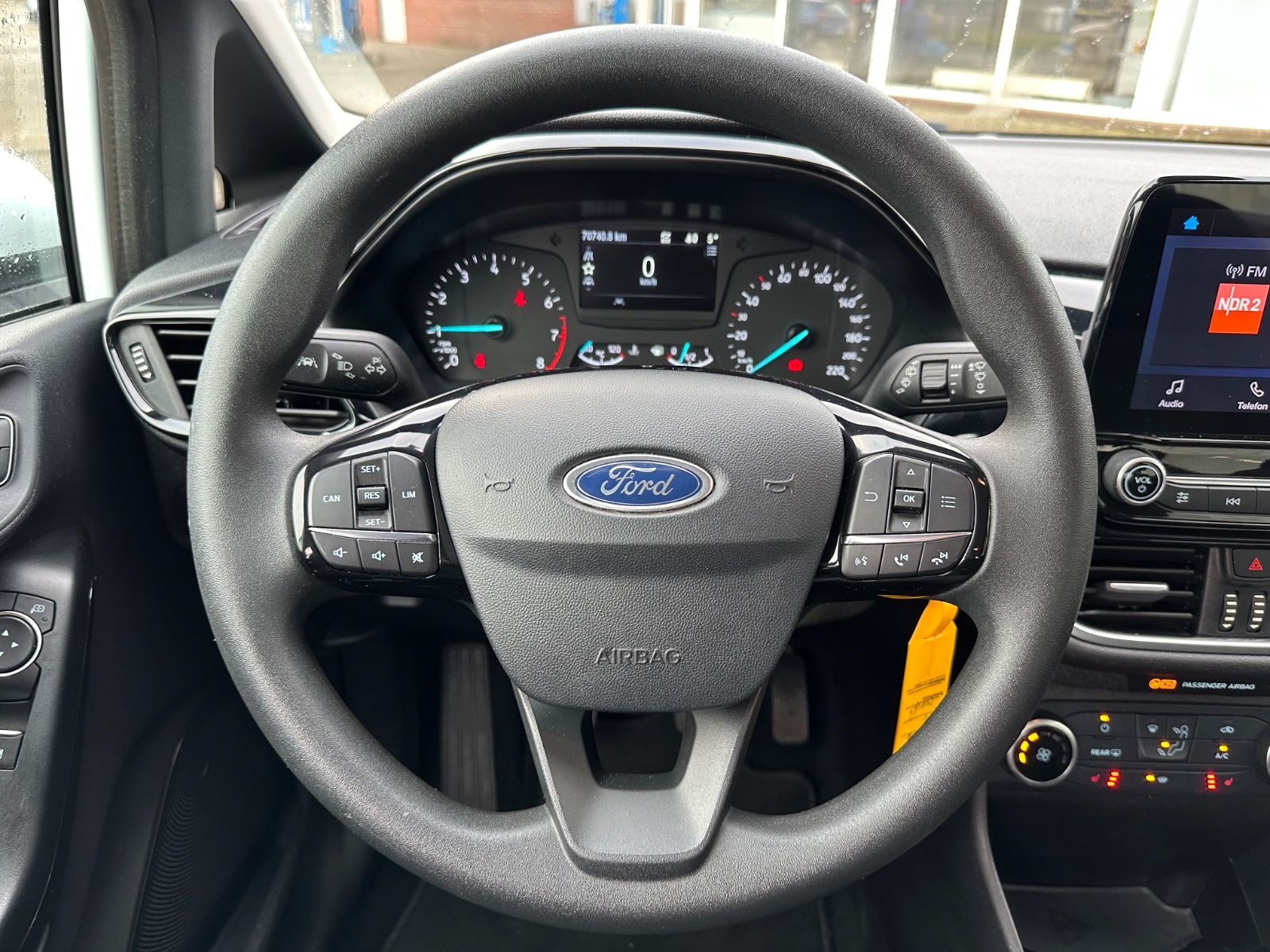 Fahrzeugabbildung Ford Fiesta 1.1 Cool & Connect Sitzheizung/AppConnect