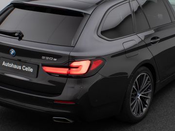 Fahrzeugabbildung BMW 530e Panorama Kamera Laser HUD DAB H/K ACC AHK