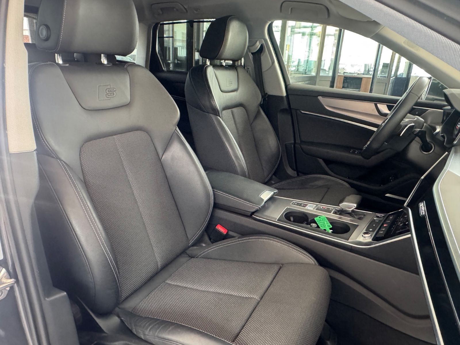 Fahrzeugabbildung Audi A6 55 TFSI e quattro/S-Line/HUD/LED/TeiLeder/360