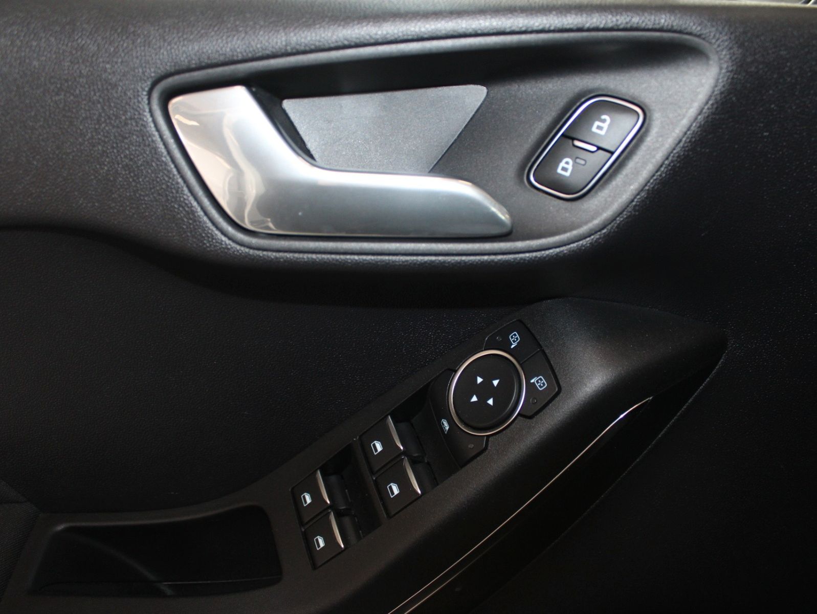 Fahrzeugabbildung Ford Fiesta MHEV Titanium 5-trg Klima LED WinterPaket