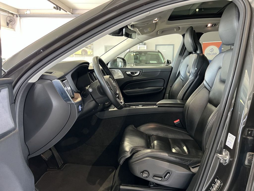 Volvo XC60 D5 Inscription AWD B&W Massage Pano Kamera