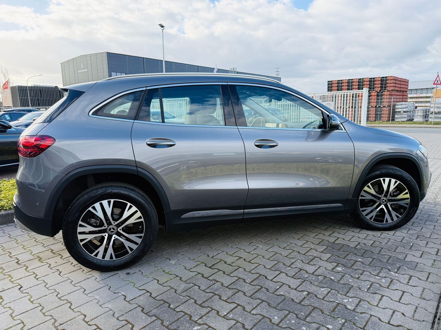 Fahrzeugabbildung Mercedes-Benz GLA 220 d 4M PROG. ADVANCED, Distronic, 360°, To