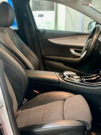 Fahrzeugabbildung Mercedes-Benz E 300de*T-Modell*Avantgarde*WIDESCREEN*AMBILIGHT