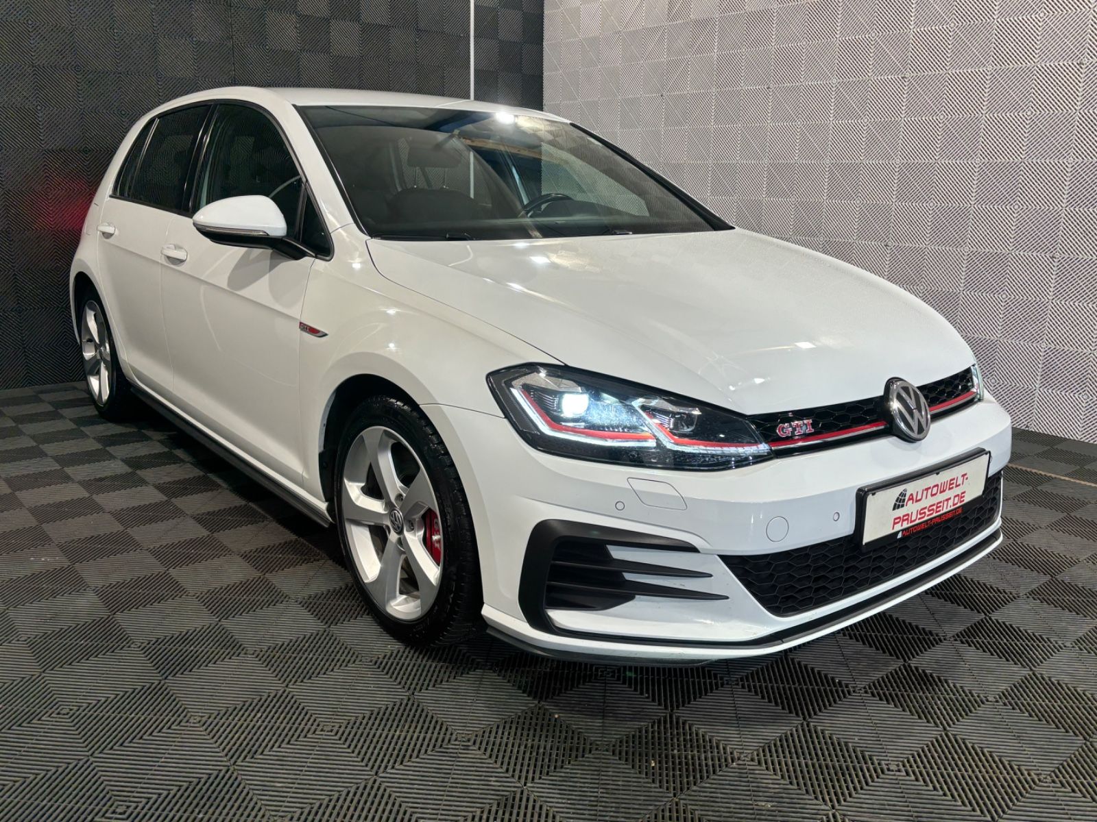 Gebrauchtwagen Volkswagen Golf Golf VII GTI*PERFORMANCE*LED-DSG-VIRTUAL-SHZ-APP in Horb am Neckar