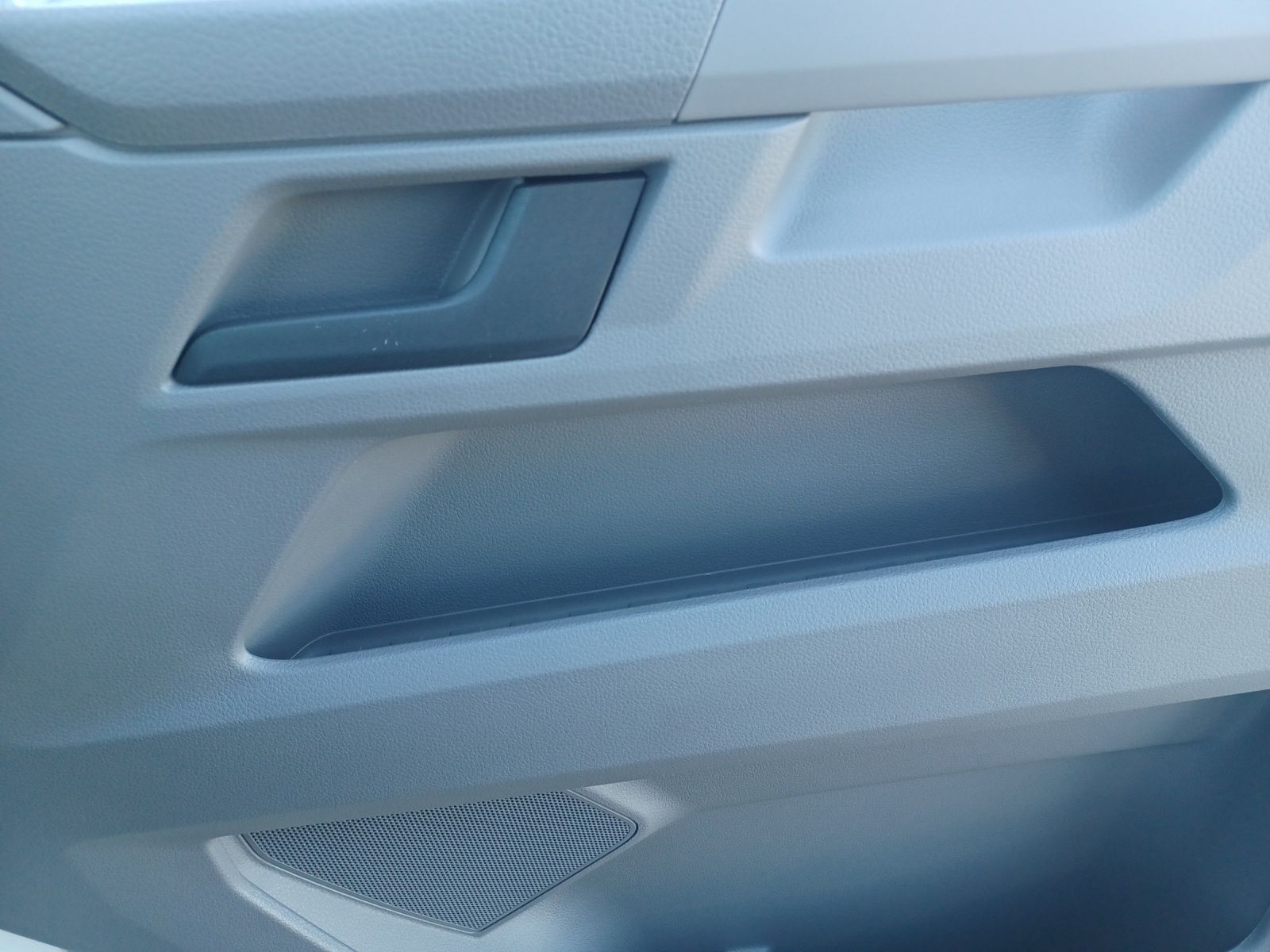 Fahrzeugabbildung Volkswagen T6 Kombi T6.1 TDI 9- Sitzer LED GRA PDK KLIMA VO