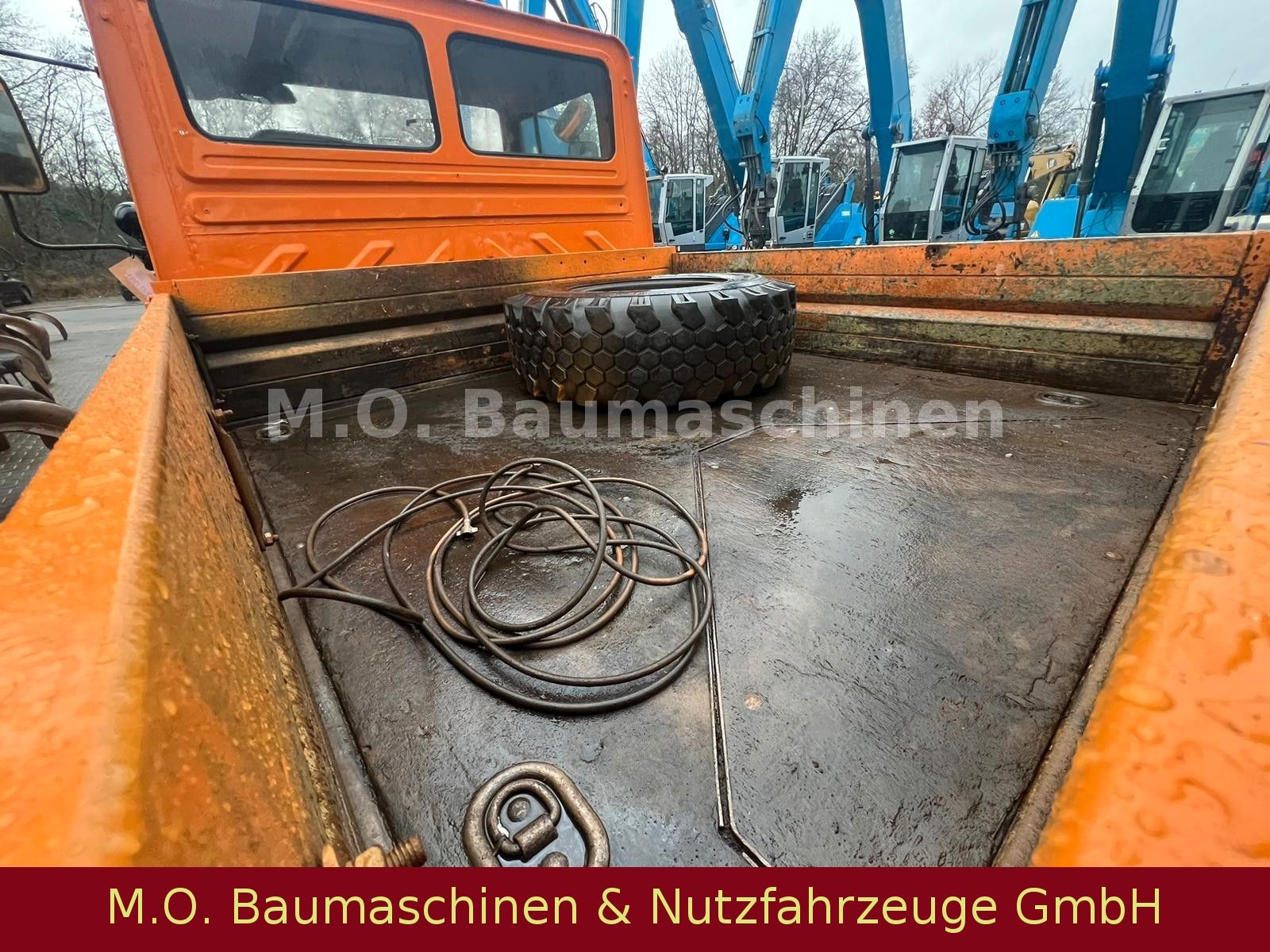 Fahrzeugabbildung Unimog U 1000/ 424