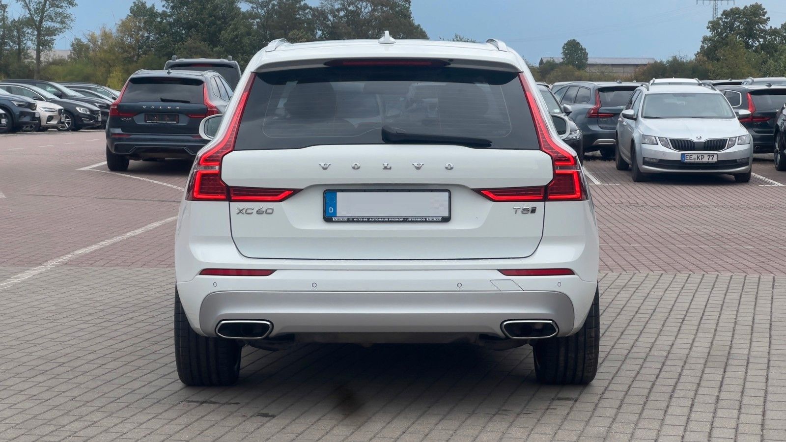 Fahrzeugabbildung Volvo XC60 T8 AWD *LUFT*STHZG*AHK*4x Sitzhzg*22Zoll*