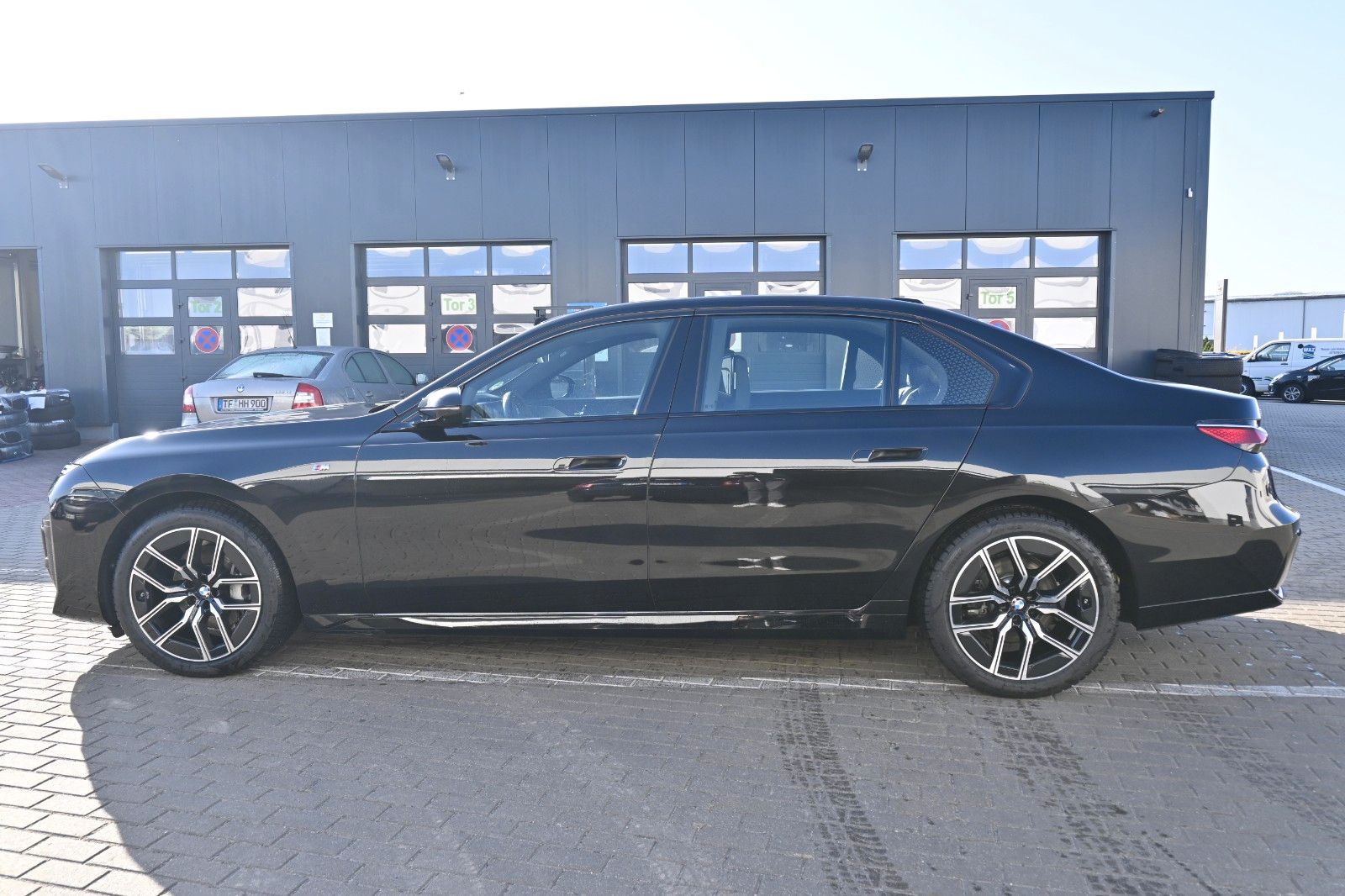 Fahrzeugabbildung BMW 740 d xDrive M Sport*PANO*Shadow*MIETKAUF