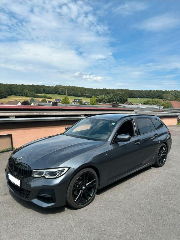 Image of BMW 320