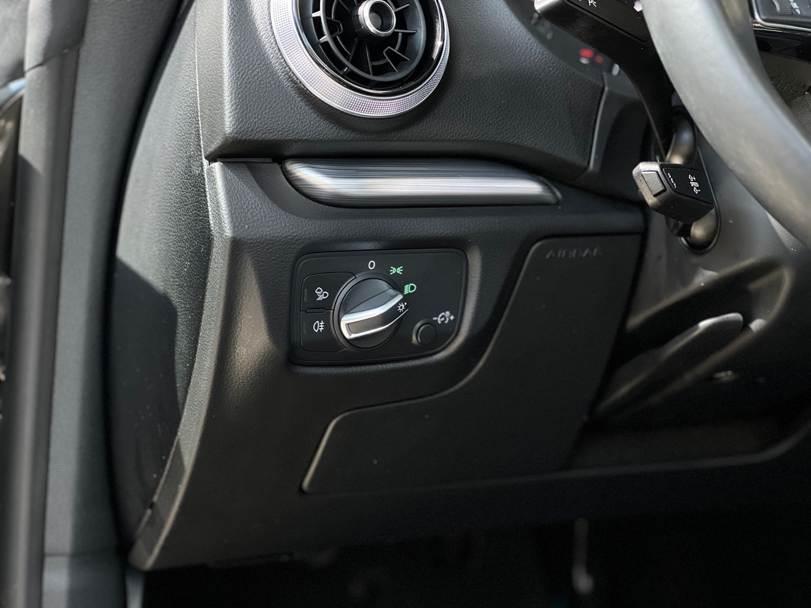 Fahrzeugabbildung Audi A3 Cabriolet 35 TFSI S line PDC XENON NAVI