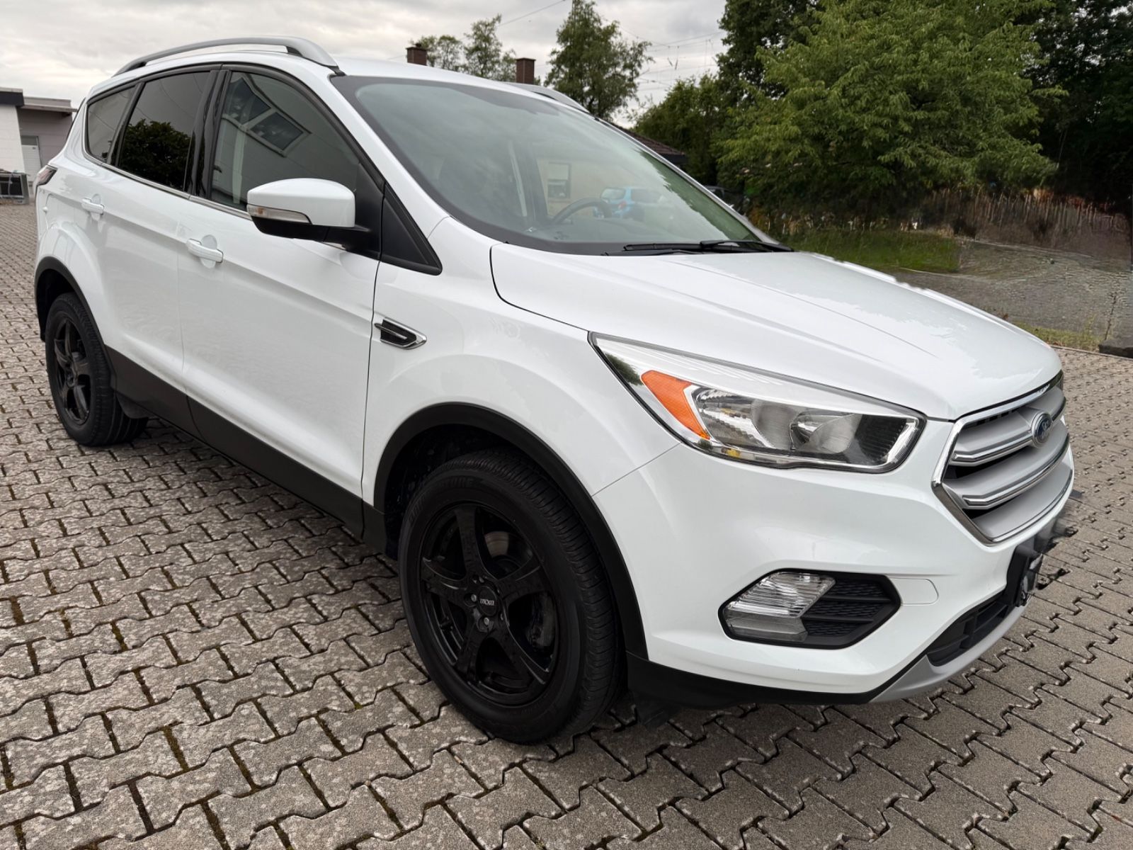 Ford Kuga - 1