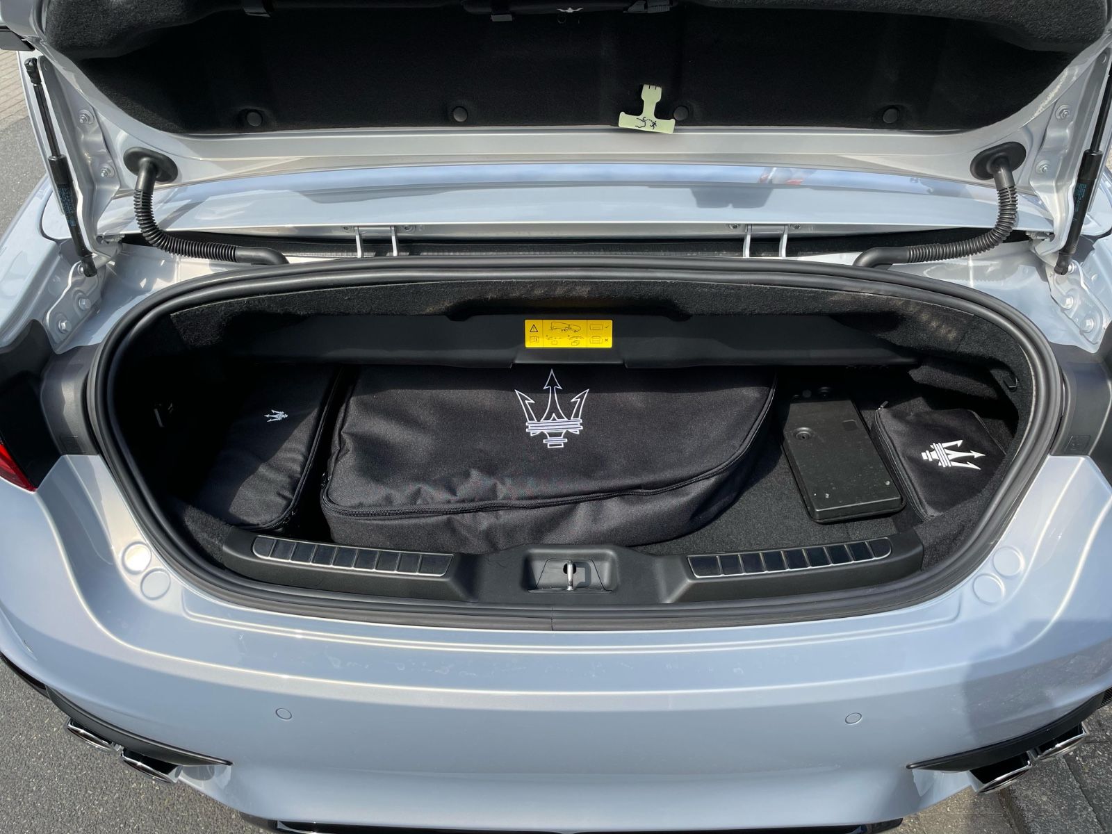 Fahrzeugabbildung Maserati GranCabrio Trofeo |SportDesign|Sonus|HeadUp|Lift