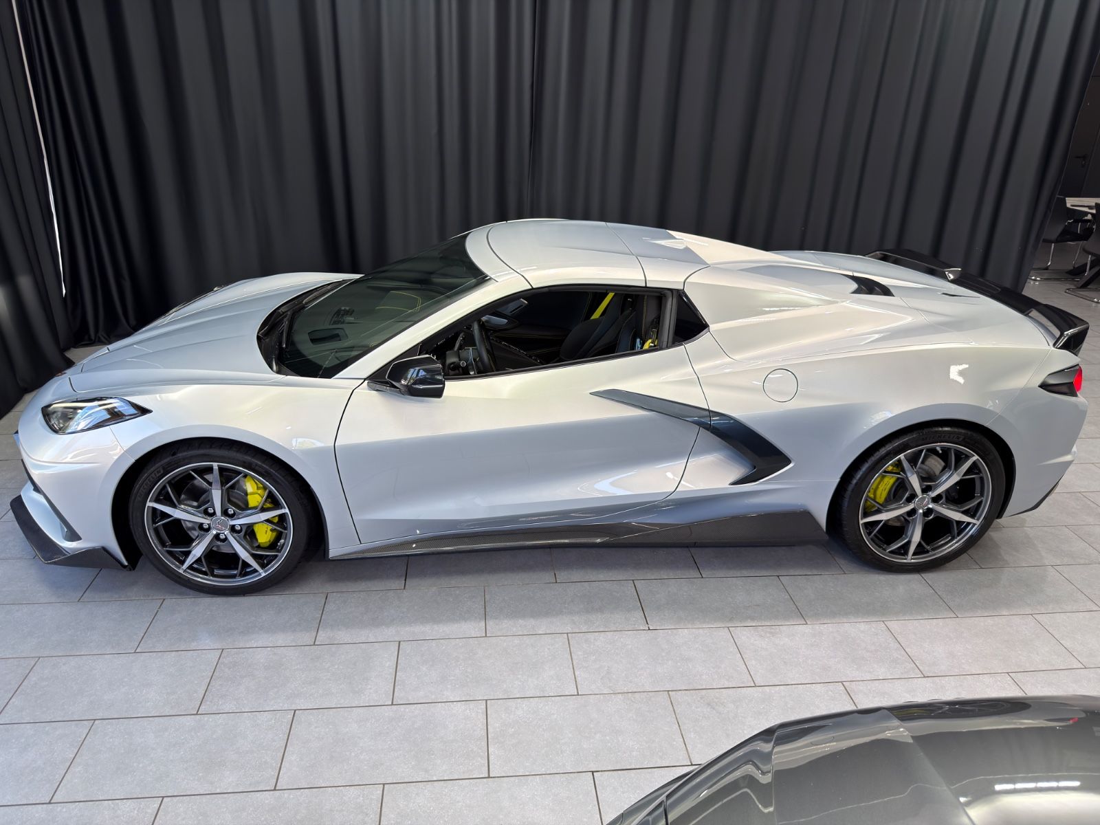 Fahrzeugabbildung Corvette C8 6.2 V8 Stingray 3LT Cabrio|CARBON|LIFT|VOLL