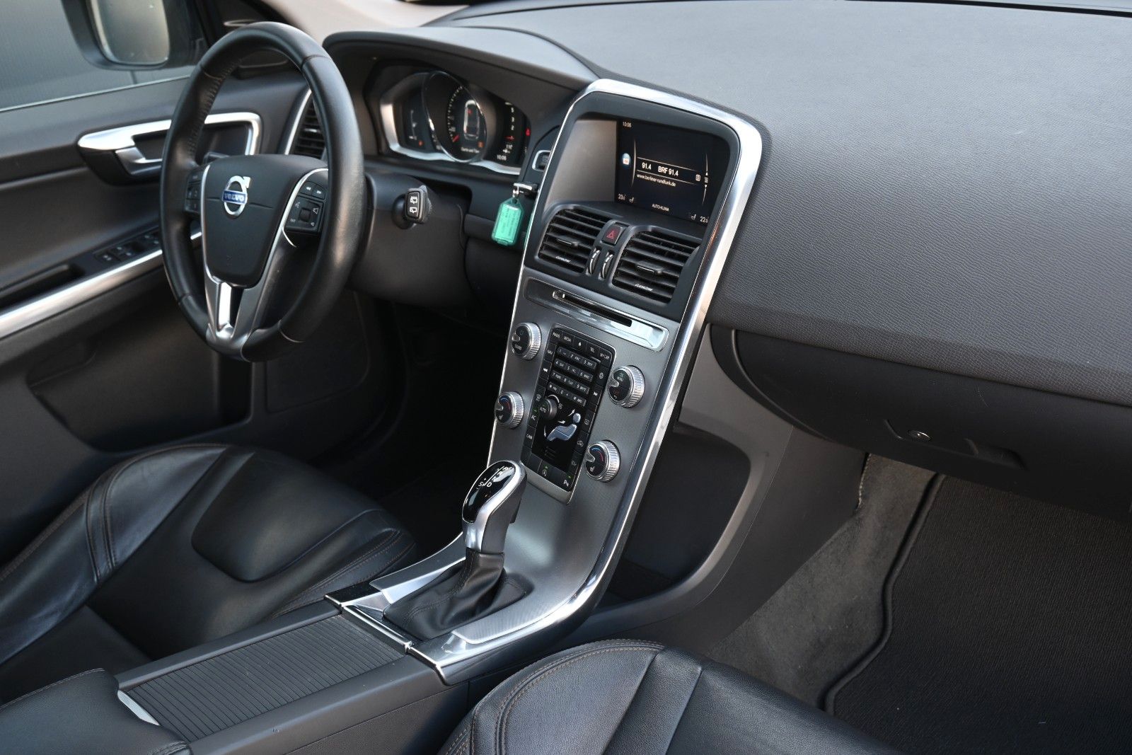 Fahrzeugabbildung Volvo XC60 D4 FWD Autom. Summum*STDHZG*RFK*