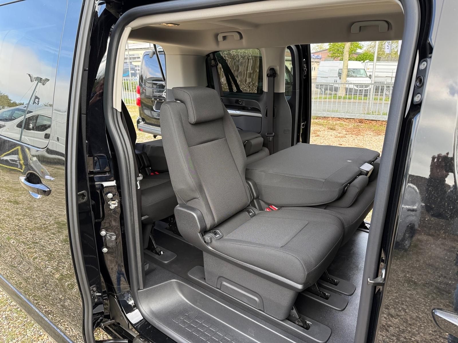 Fahrzeugabbildung Opel Zafira Edition 2.2 Diesel 180 AT8
