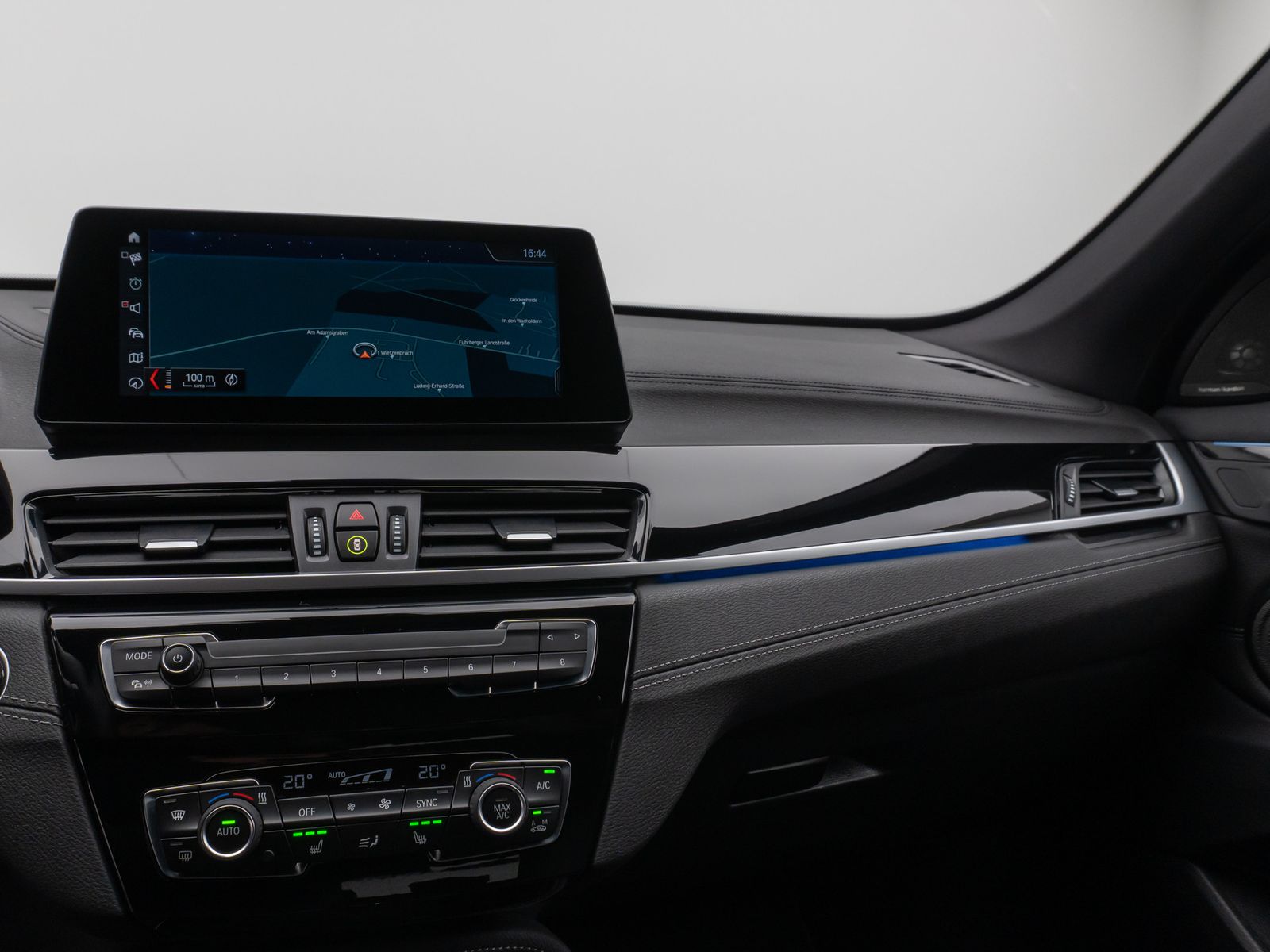 Fahrzeugabbildung BMW X1 xD25e xLine Kamera HUD DAB H/K Komfort Sport