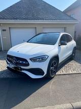 Mercedes-Benz GLA 250 DCT - - Mercedes-Benz GLA 250: Von Privat